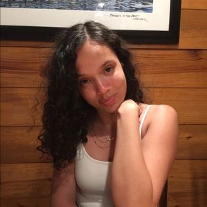 Meet your Posher, Caitlin